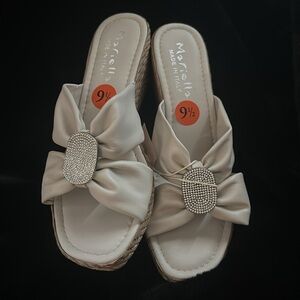 NWT‎ Mariella Bling Wedge Heels Ivory